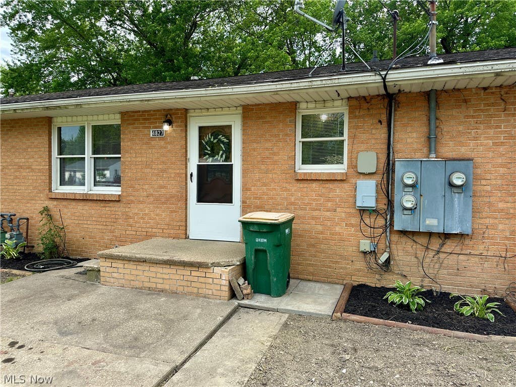 Photo of 4827 Dunsmore Avenue, Ashtabula, OH 44004 (MLS # 5217575)