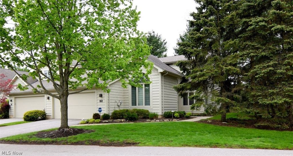 Photo of 22 Waterford Lane, Beachwood, OH 44122 (MLS # 5204794)