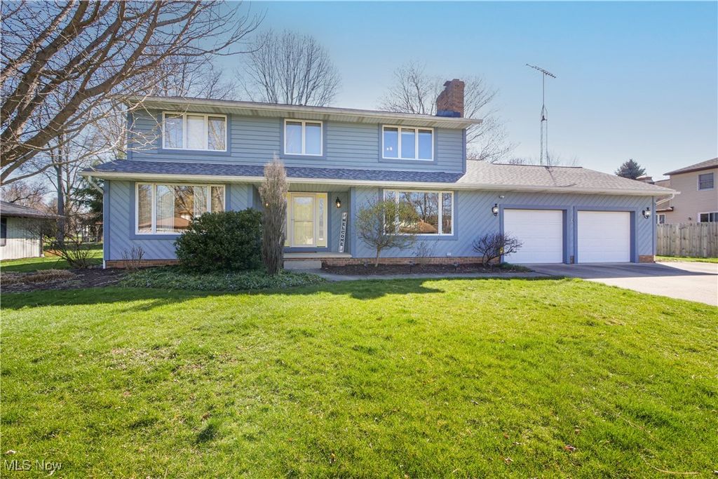 Photo of 5162 Johnnycake Ridge NE, Canton, OH 44705 (MLS # 5183886)