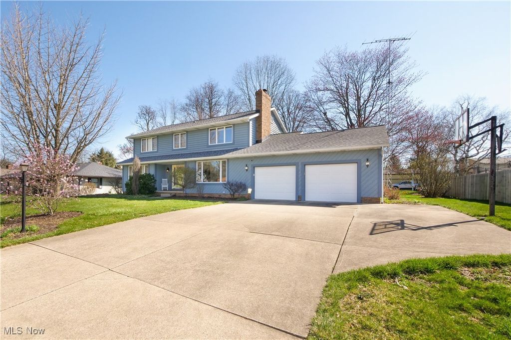 Photo of 5162 Johnnycake Ridge NE, Canton, OH 44705 (MLS # 5183886)