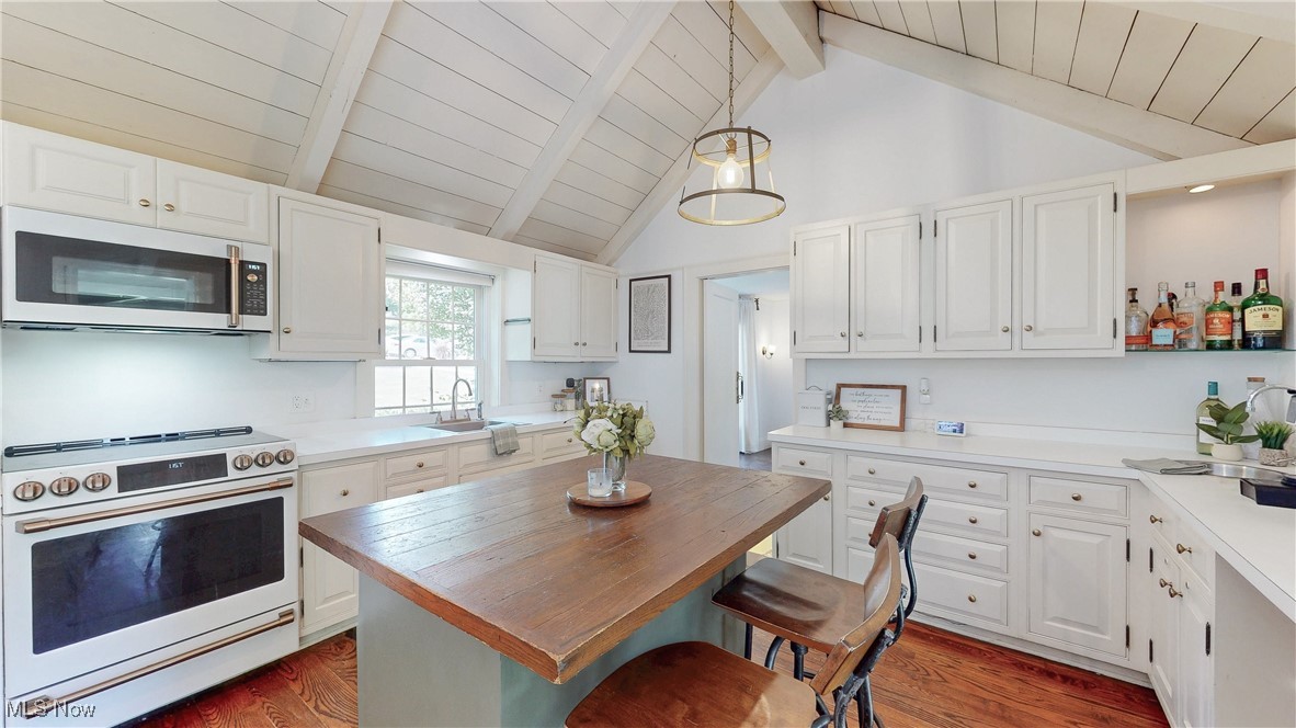 Chesterland, Ohio 44026, United States, 5 Bedrooms Bedrooms, ,3 BathroomsBathrooms,Residential,Active,203643