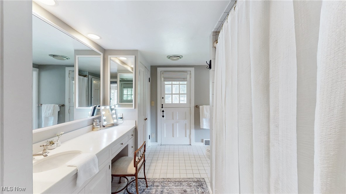 Chesterland, Ohio 44026, United States, 5 Bedrooms Bedrooms, ,3 BathroomsBathrooms,Residential,Active,203643