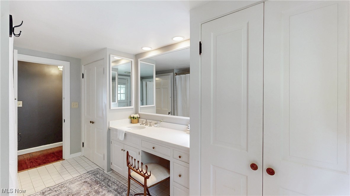 Chesterland, Ohio 44026, United States, 5 Bedrooms Bedrooms, ,3 BathroomsBathrooms,Residential,Active,203643