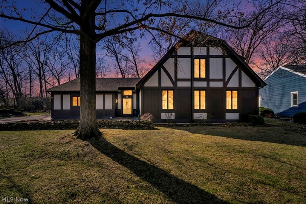 Photo of 9 Westfield Lane, Rocky River, OH 44116 (MLS # 5189425)