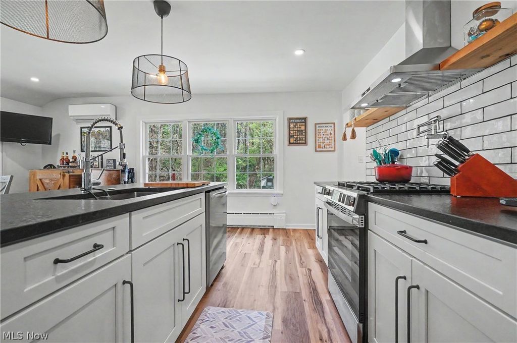 Photo of 342 Boston Mills Road, Hudson, OH 44236 (MLS # 5204114)