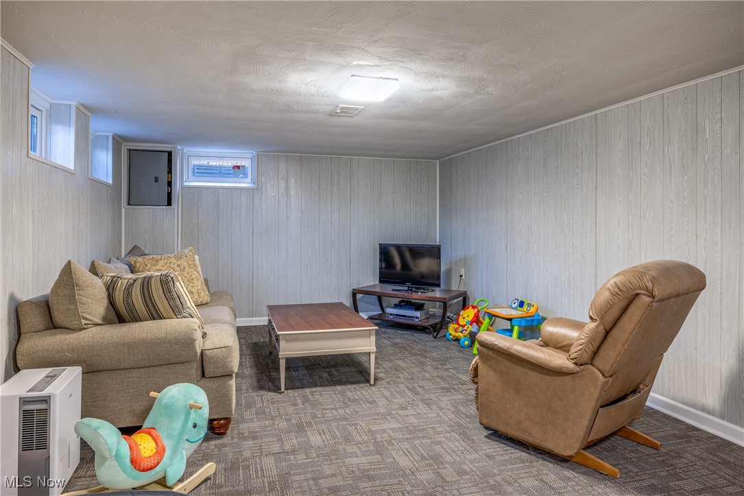 10050 Reichert Road, Parma, Ohio image 17