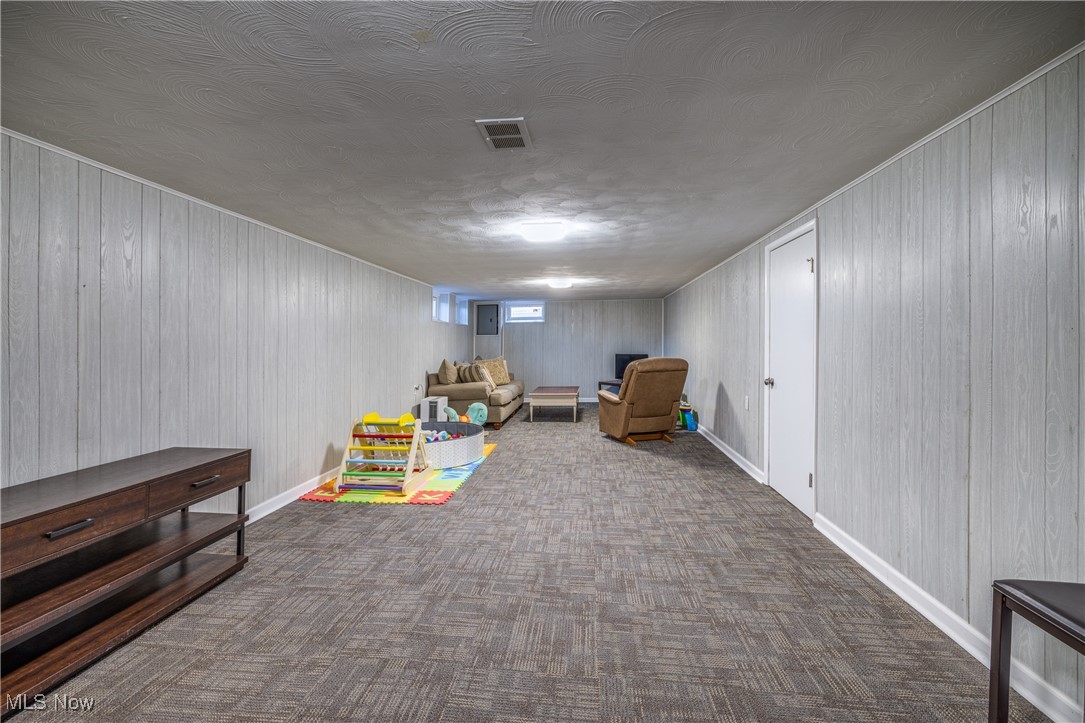 10050 Reichert Road, Parma, Ohio image 16