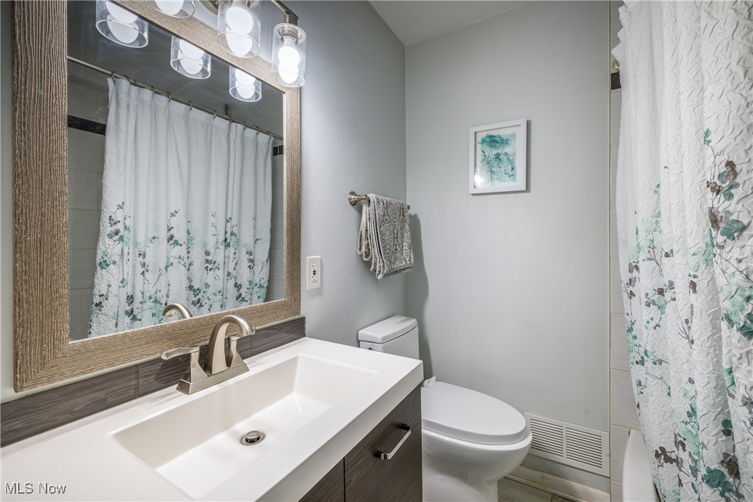 10050 Reichert Road, Parma, Ohio image 15