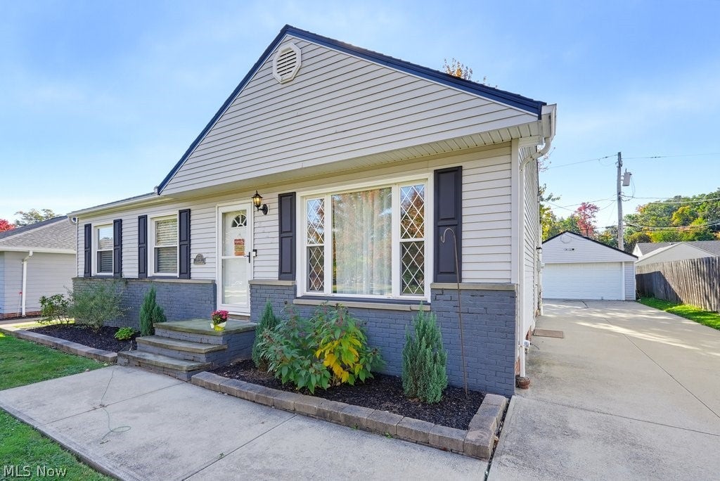 6110 Archwood Road