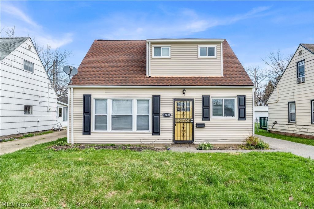 Photo of 17401 Wayne Drive, Cleveland, OH 44128 (MLS # 5202940)