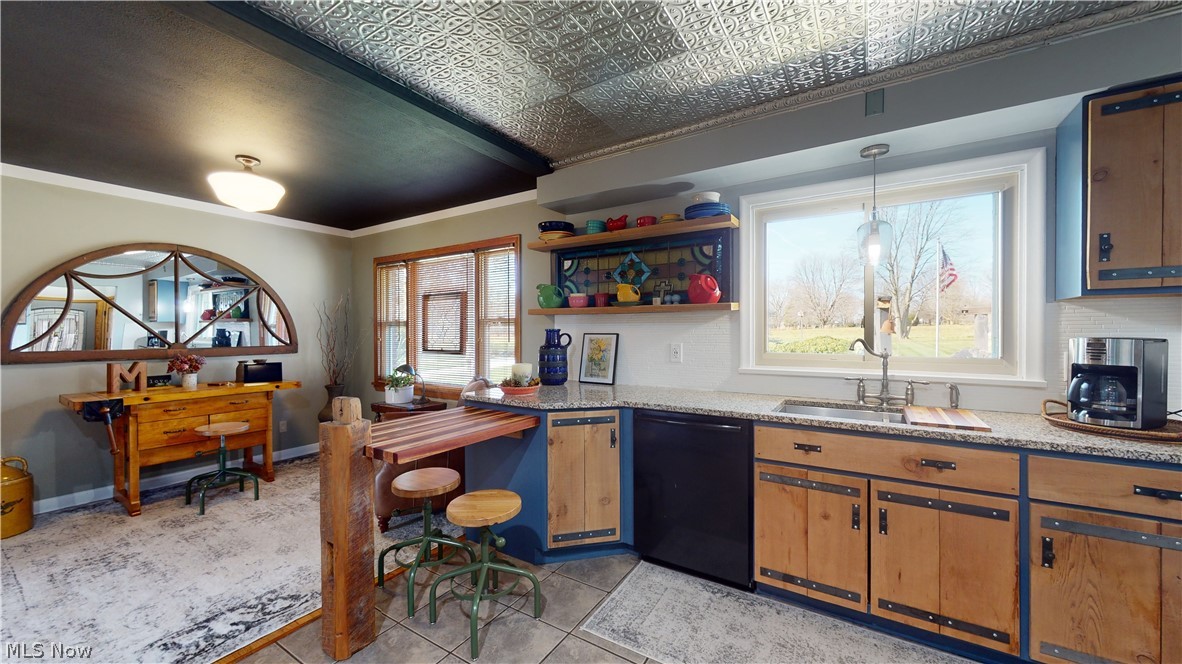 And/The Center Line/Marsh Road - Residential