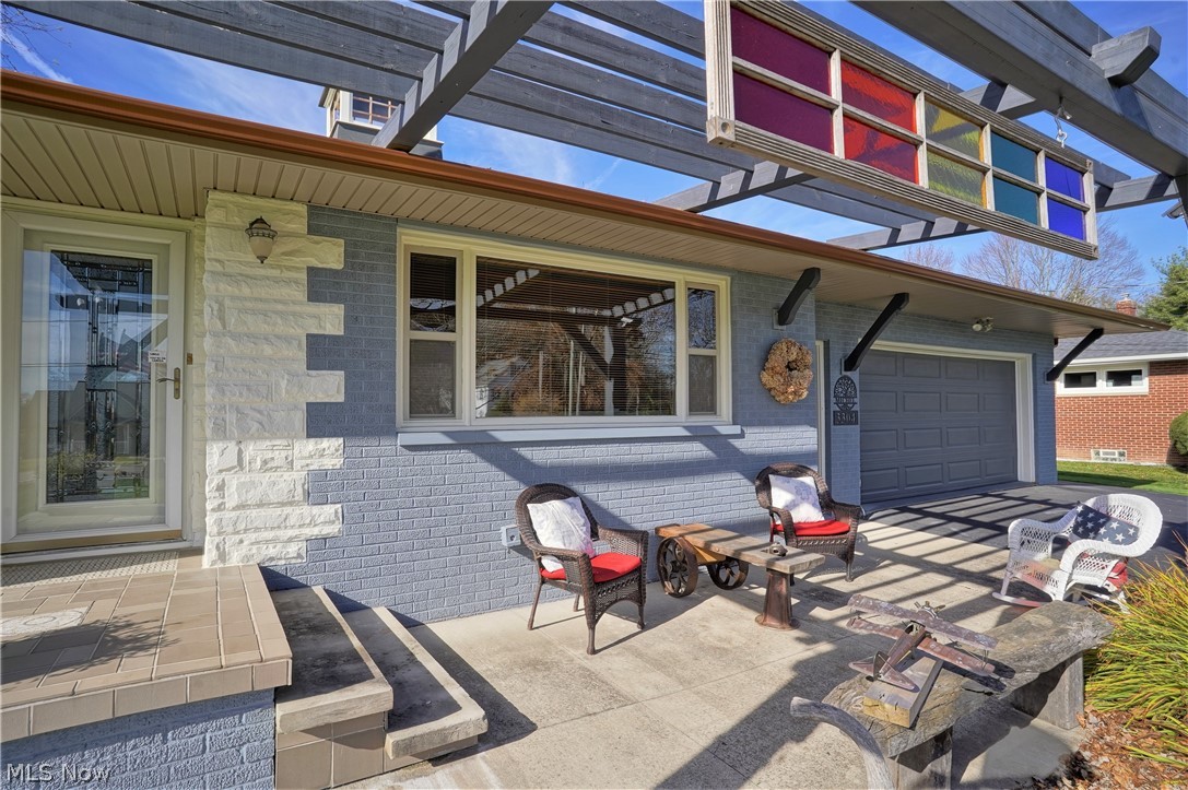 And/The Center Line/Marsh Road - Residential