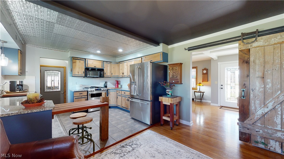 And/The Center Line/Marsh Road - Residential