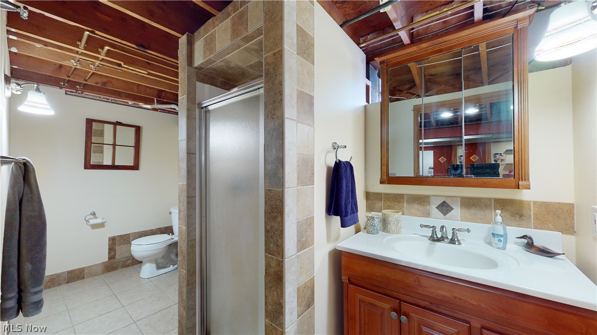 And/The Center Line/Marsh Road - Residential