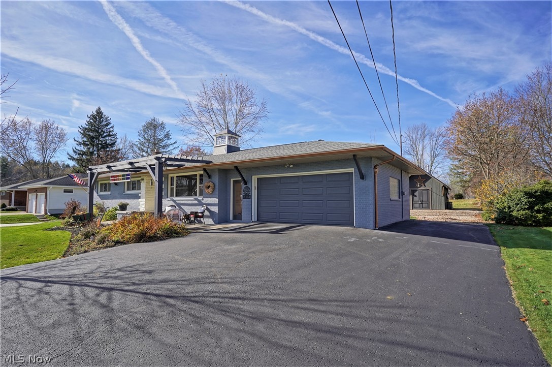 And/The Center Line/Marsh Road - Residential