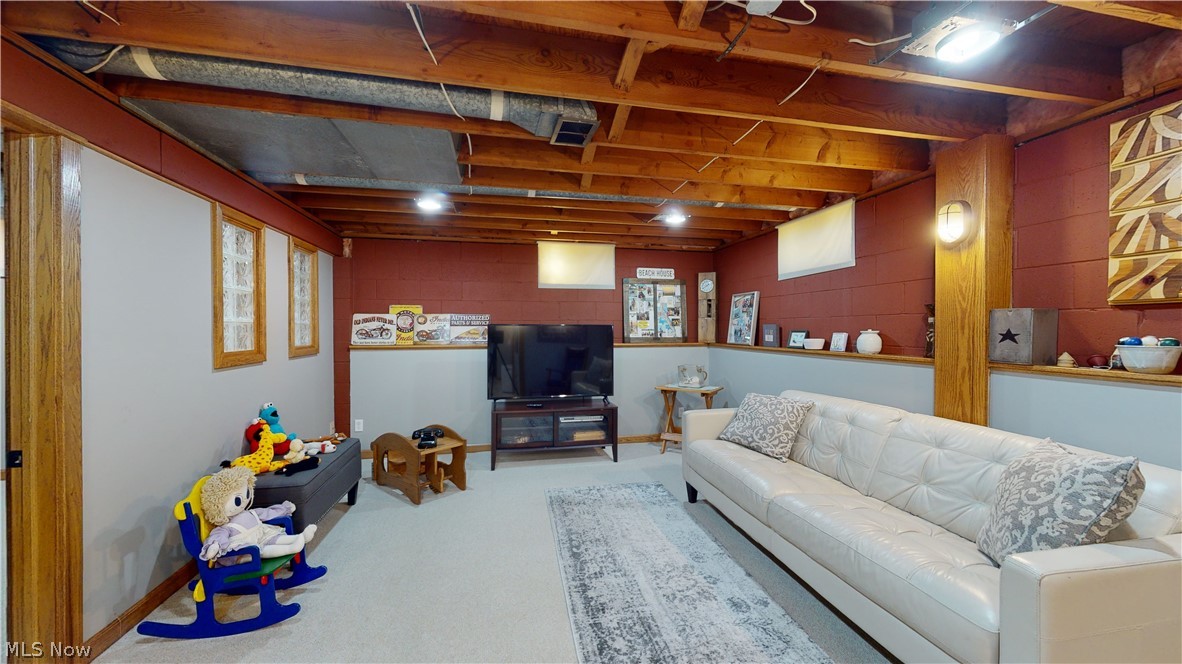 And/The Center Line/Marsh Road - Residential