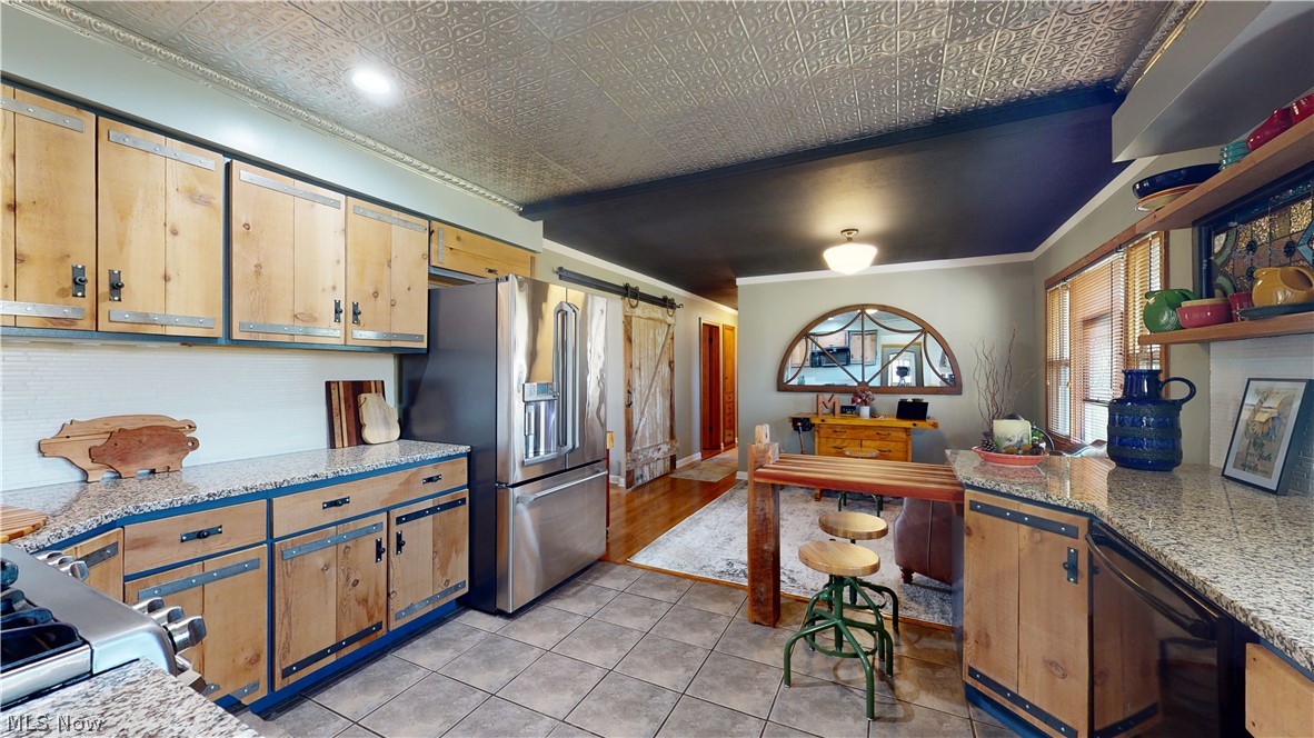 And/The Center Line/Marsh Road - Residential