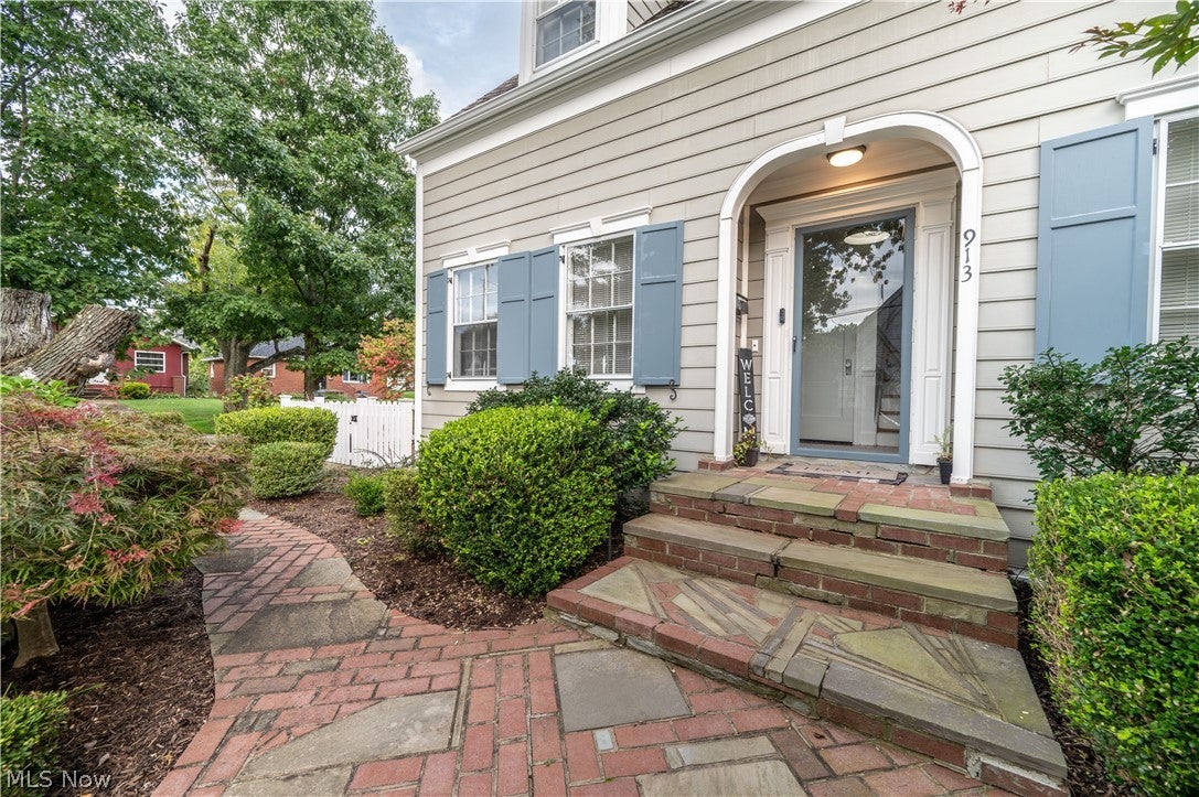 913 Home Circle