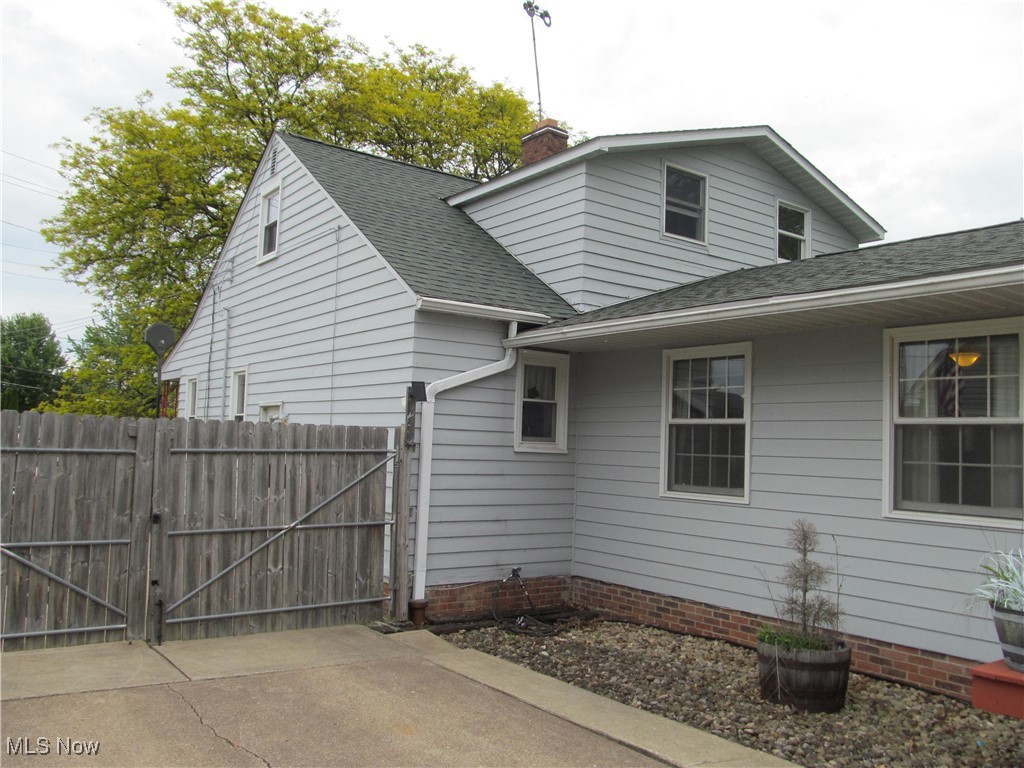 260 E 293rd Street, Willowick, Ohio image 8