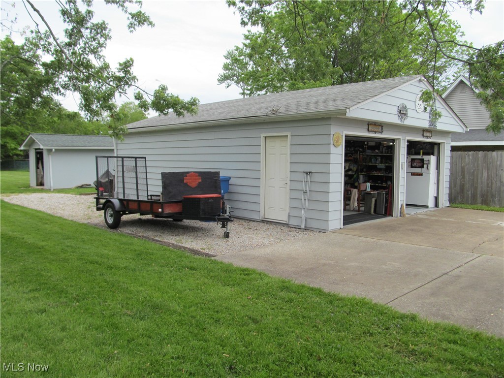 260 E 293rd Street, Willowick, Ohio image 15