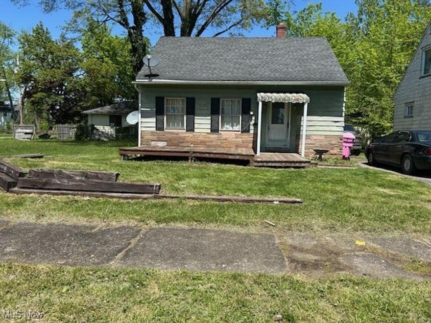 Looking for an investment property? Look no further, this income property is currently rented with an established tenant in place. This three bedroom one bath Cape cod is a perfect addition to your current or new portfolio. Call today for a showing!! This one won't last long!!