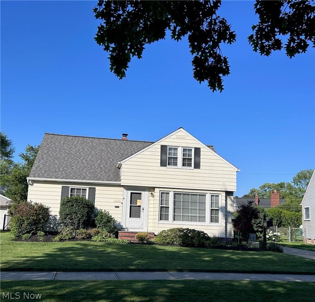 Photo of 561 Crescent Drive, Willowick, OH 44095 (MLS # 5214467)