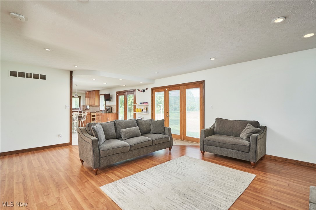 Bath, Ohio 44333, United States, 5 Bedrooms Bedrooms, ,4 BathroomsBathrooms,Residential,Contingent,181596