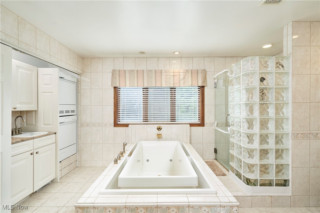 Bath, Ohio 44333, United States, 5 Bedrooms Bedrooms, ,4 BathroomsBathrooms,Residential,Contingent,181596