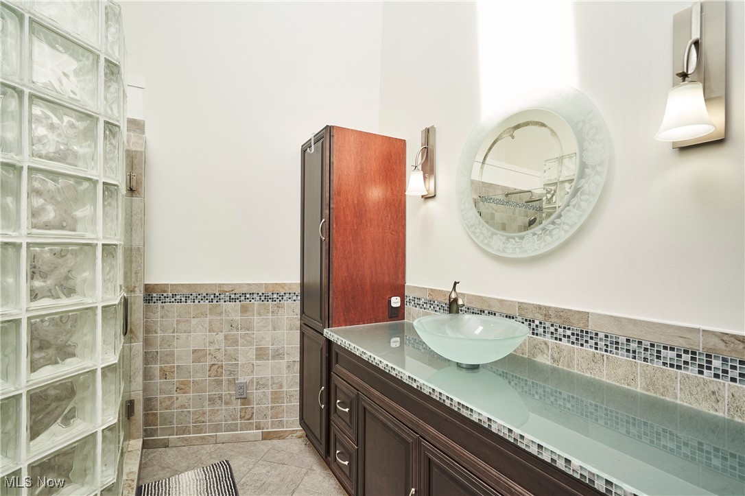 Bath, Ohio 44333, United States, 5 Bedrooms Bedrooms, ,4 BathroomsBathrooms,Residential,Contingent,181596