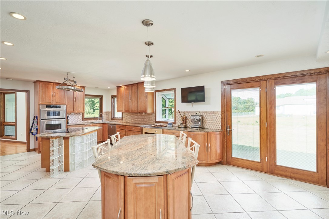 Bath, Ohio 44333, United States, 5 Bedrooms Bedrooms, ,4 BathroomsBathrooms,Residential,Contingent,181596