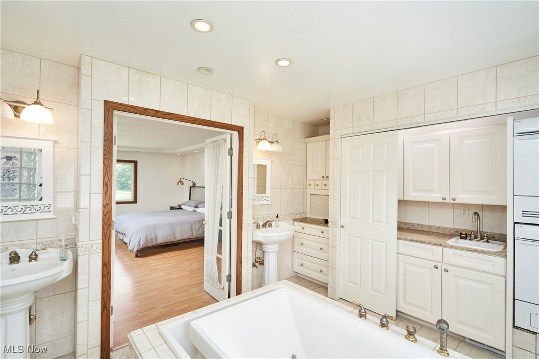 Bath, Ohio 44333, United States, 5 Bedrooms Bedrooms, ,4 BathroomsBathrooms,Residential,Contingent,181596