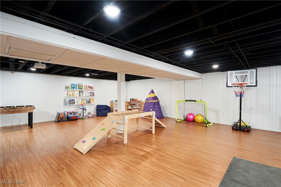 Bath, Ohio 44333, United States, 5 Bedrooms Bedrooms, ,4 BathroomsBathrooms,Residential,Contingent,181596