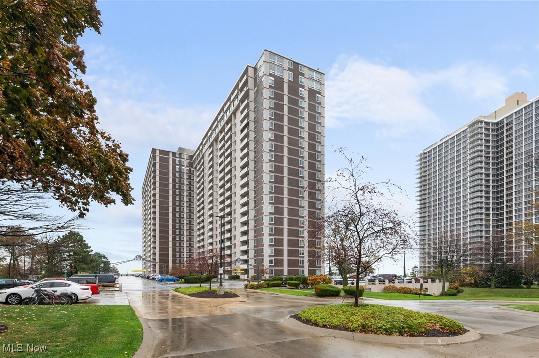 12900 Lake Avenue #814, Lakewood, Ohio image 1