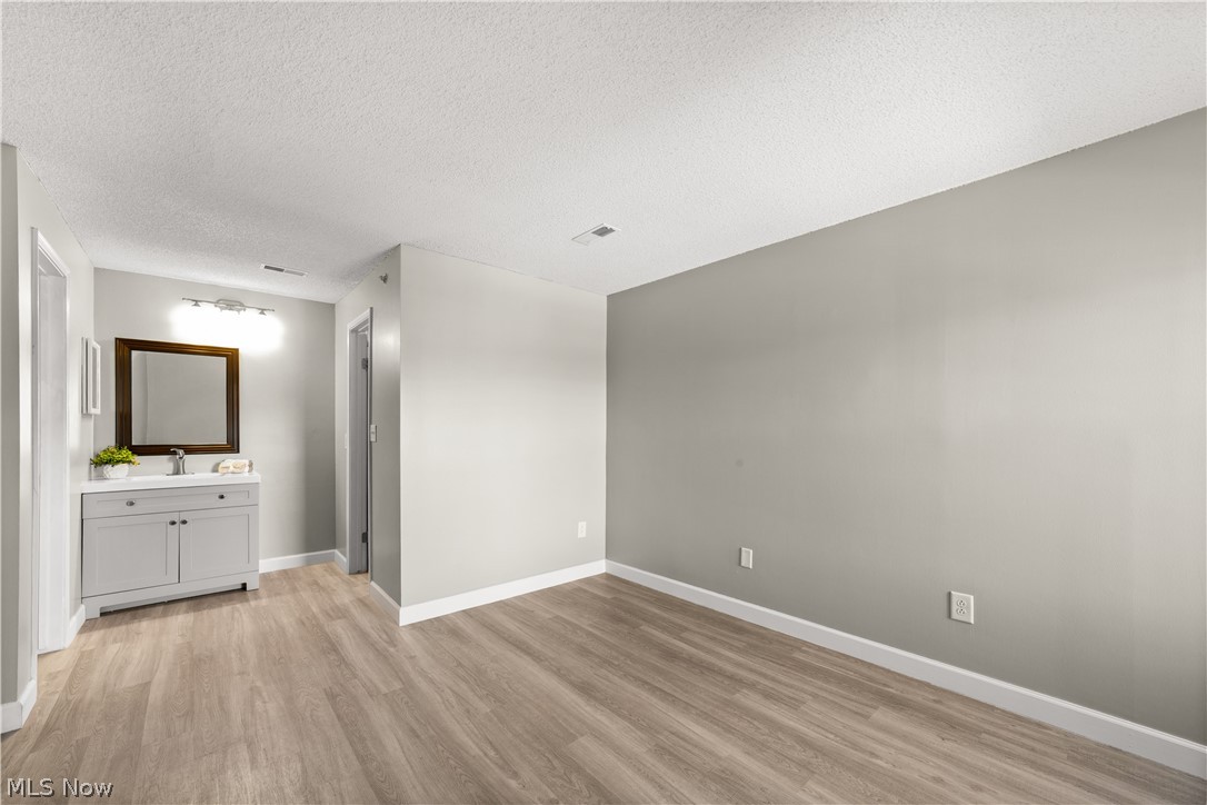 Fox Hollow/Woodhawk Condo - Residential