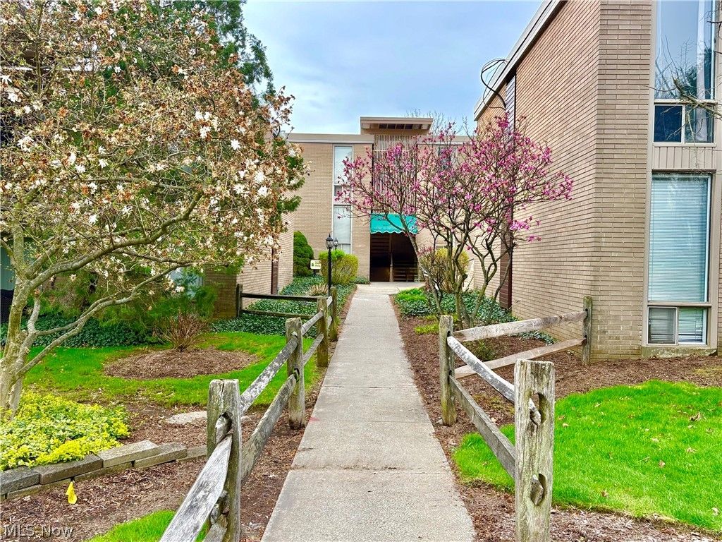 Photo of 6770 Chaffee Court #Q1, Brecksville, OH 44141 (MLS # 5192619)