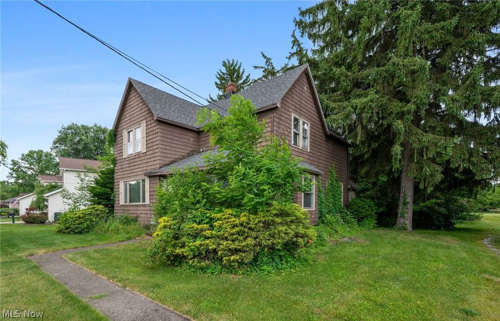 Photo of 403 Barrett Road, Berea, OH 44017 (MLS # 5219311)