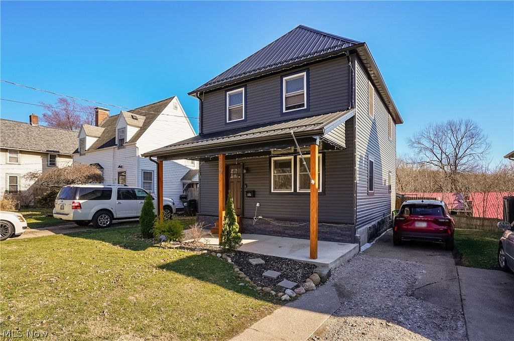 Photo of 849 Wellman Avenue SE, Massillon, OH 44646 (MLS # 5192354)