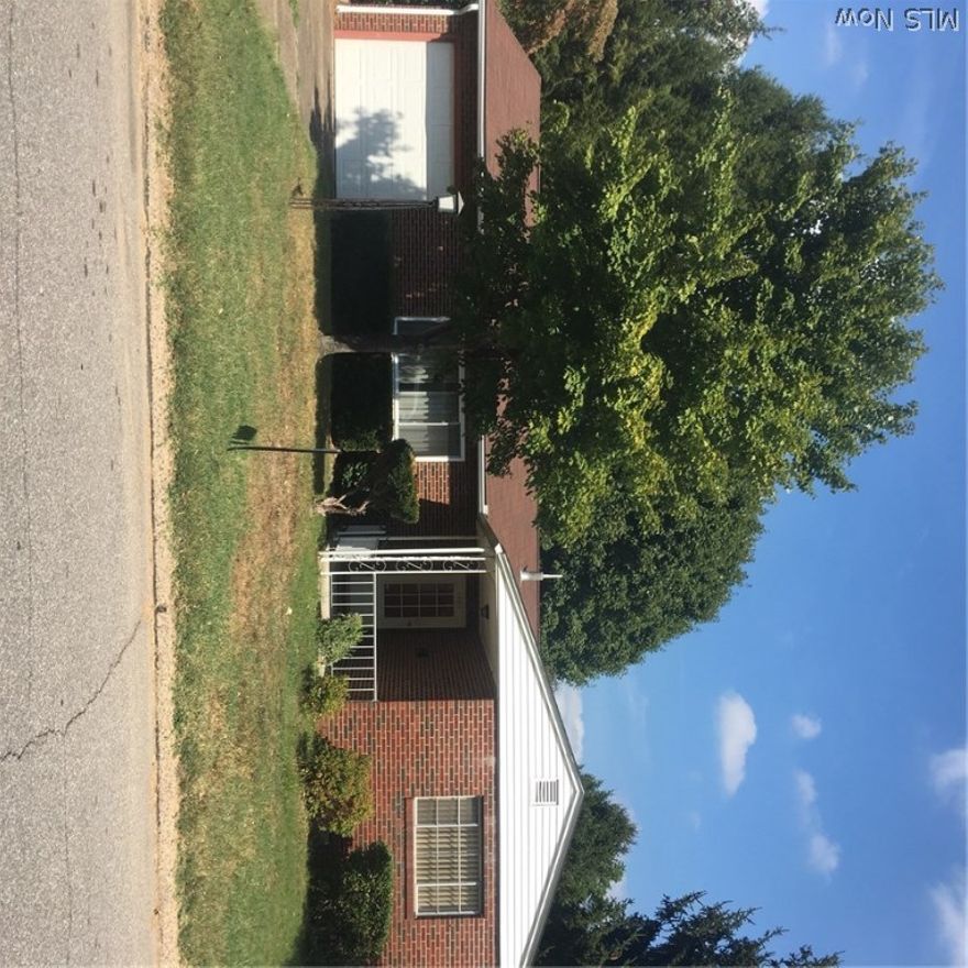 Great investment opportunity! Enjoy 3 bedrooms, 1.5 baths, living room, formal dining, kitchen and laundry room! Absolutely wonderful yard and a convenient location!!