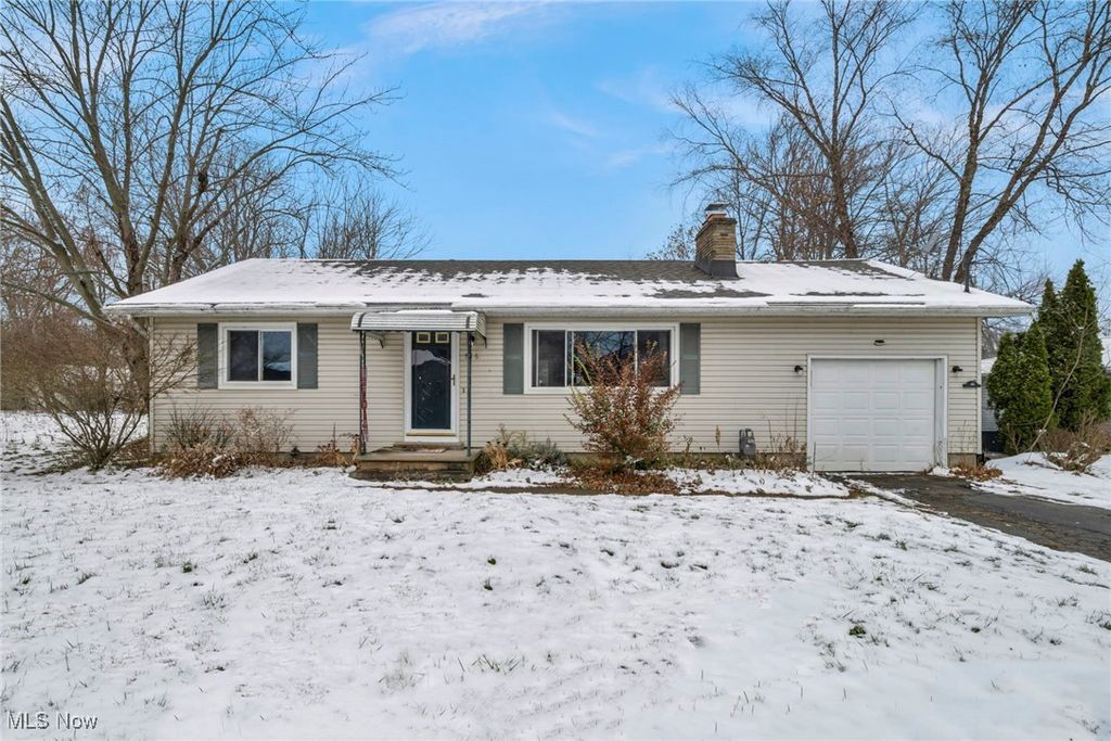 Photo of 716 Howell Street, Sheffield Lake, OH 44054 (MLS # 5177488)