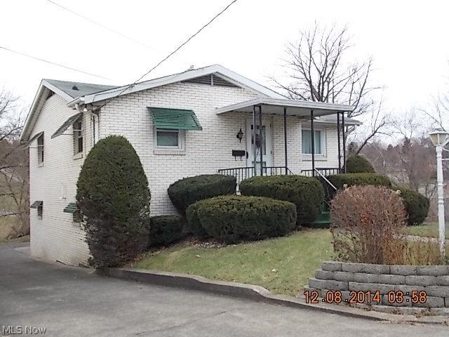 2 BEDROOM BRICK RANCH WITH PLASTER WALLS AND VINYL THERMOPANE WINDOWS.KITCHEN APPLIANCES INCLUDED.BASEMENT HAS TOILET AND SHOWER OFF LAUNDRY AREA.LARGE ONE CAR GARAGE IN BASEMENT.HOME HAS BEEN WELL MAINTAINED.IN MOVE IN CONDITION.CALL LISTING OFFICE FOR SHOWING.NOTE: LISTING AGENT IS RELATED TO SELLERS.