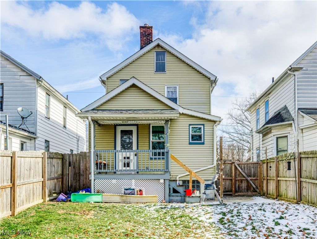 Photo of 620 Washington Avenue, Girard, OH 44420 (MLS # 5183791)