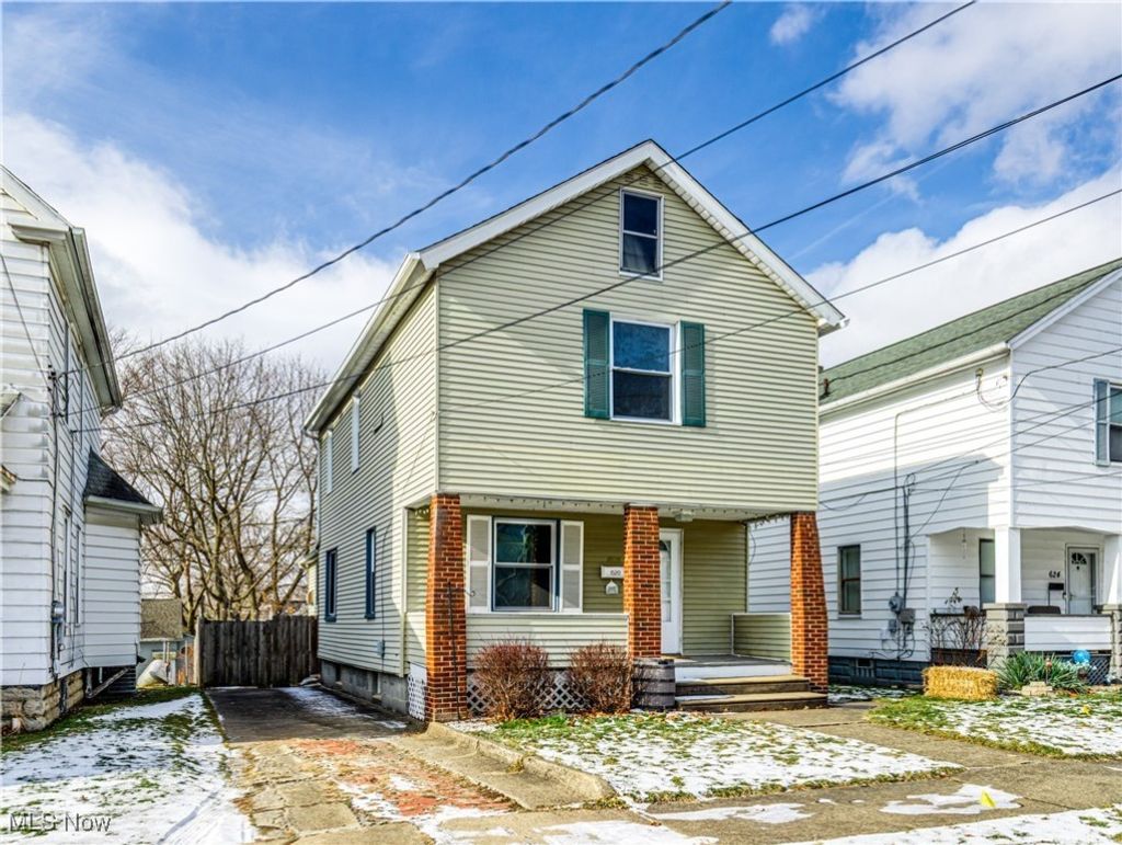 Photo of 620 Washington Avenue, Girard, OH 44420 (MLS # 5183791)