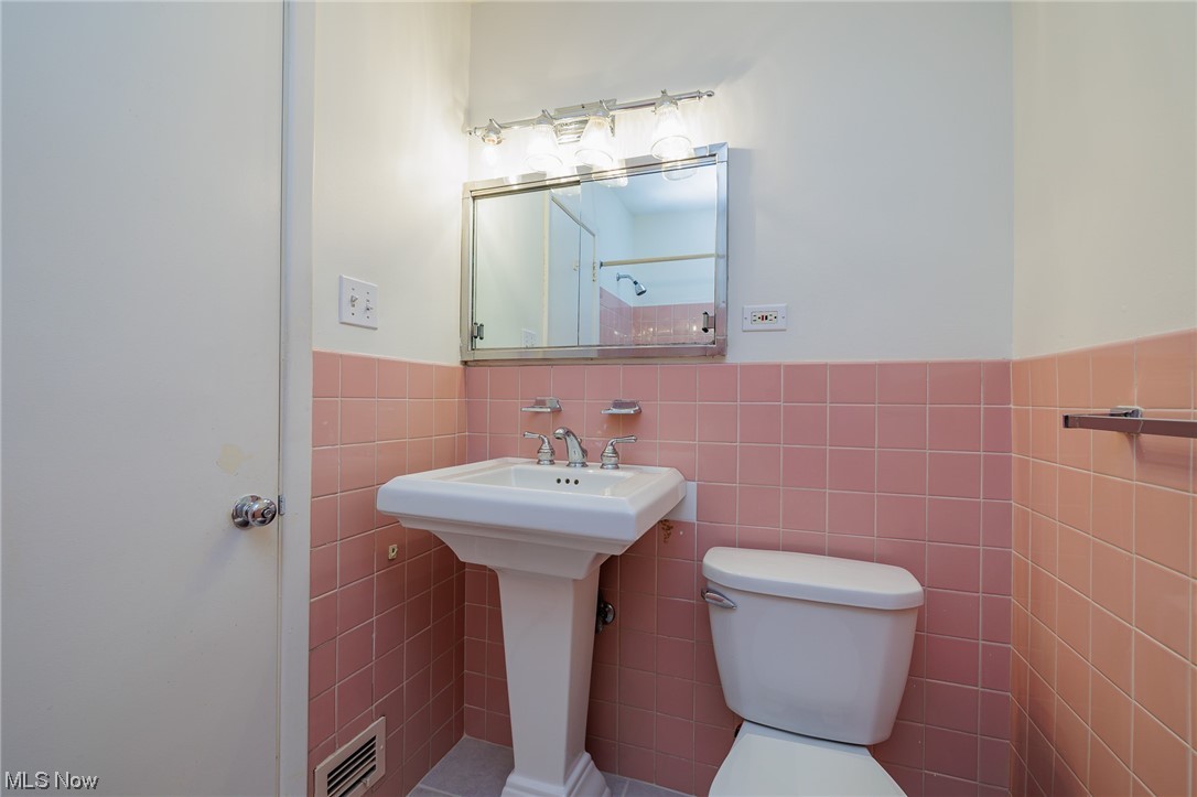 Hampshire House Condo - Residential