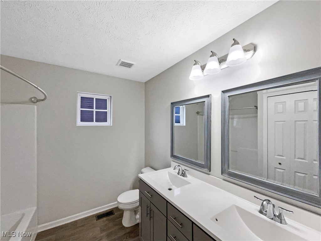 1022 Woodfield Lane, Brunswick, Ohio image 7