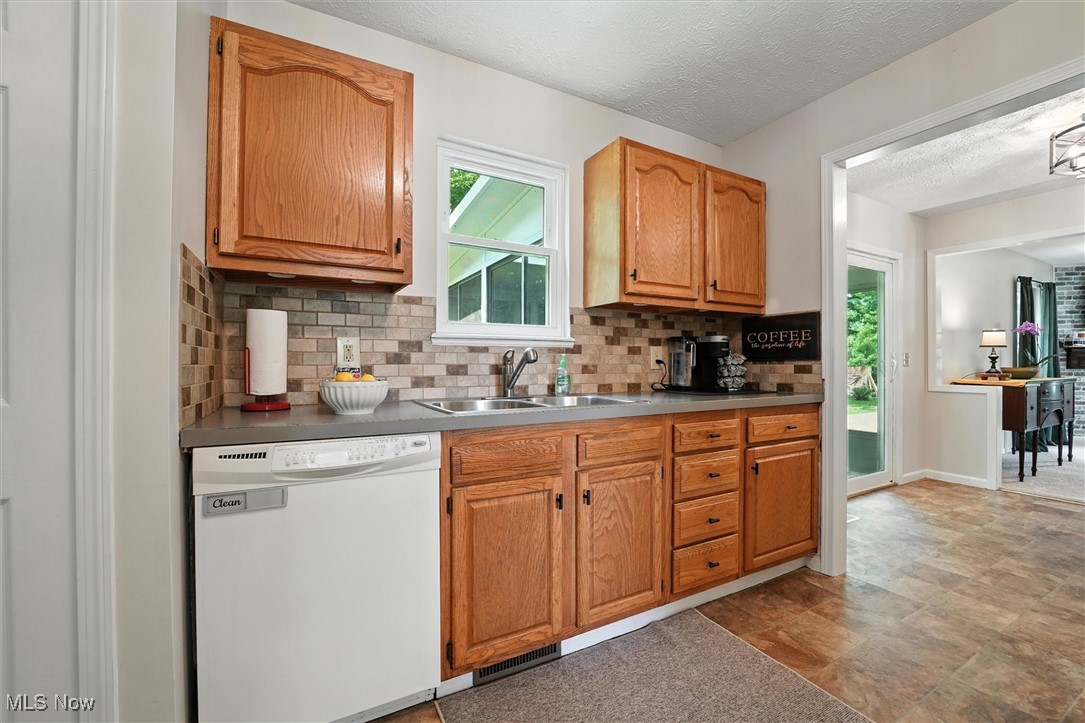 Geneva, Ohio 44041, United States, 4 Bedrooms Bedrooms, ,3 BathroomsBathrooms,Residential,Active,184585