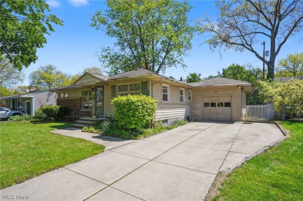 Photo of 2471 19th Street, Cuyahoga Falls, OH 44223 (MLS # 5206798)