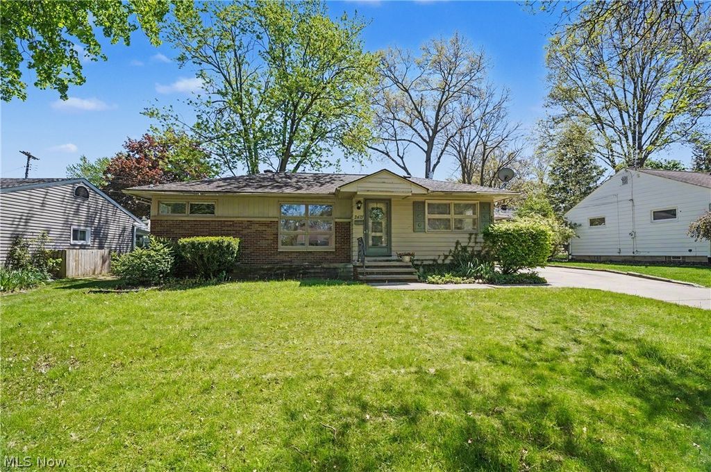 Photo of 2471 19th Street, Cuyahoga Falls, OH 44223 (MLS # 5206798)