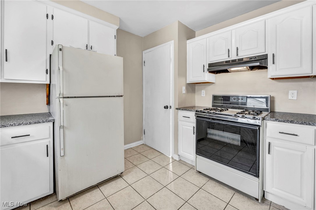 15507 Raymond Street, Maple Heights, Ohio image 3