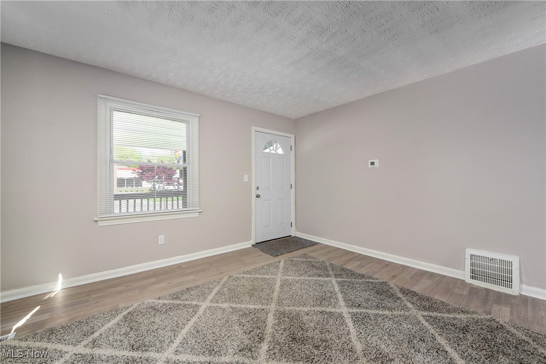 2233 Leavitt Road, Lorain, Ohio image 9