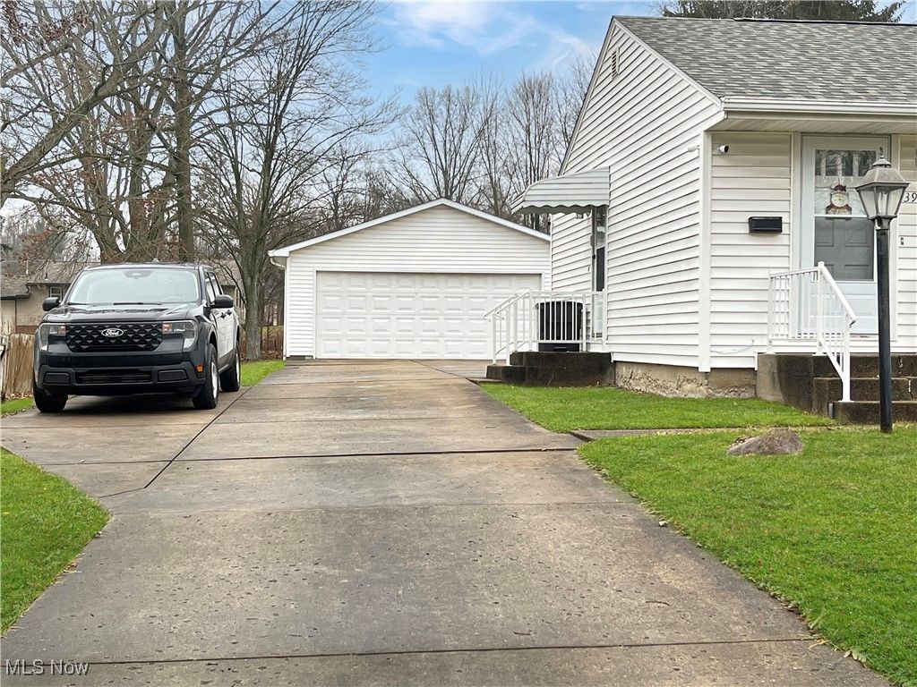 Photo of 3968 Cannon Road, Austintown, OH 44515 (MLS # 5178517)